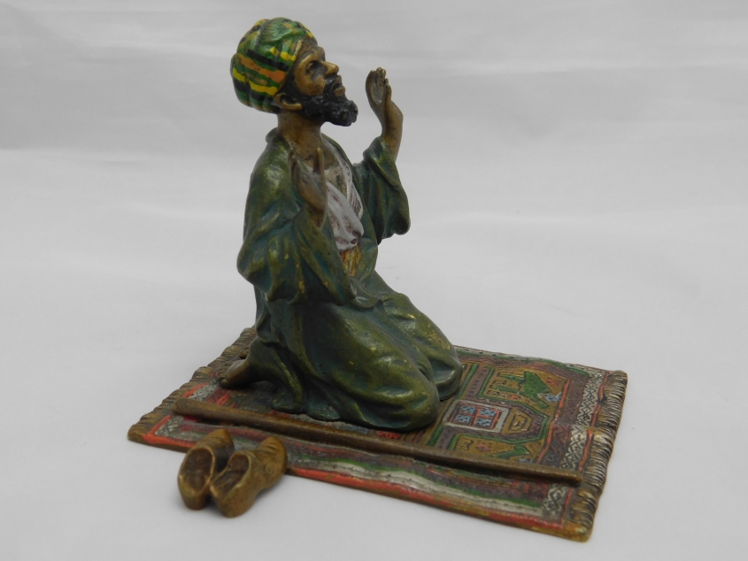 WIENER BRONZE BEDUIN-ARABA BEIM GEBET FRANZ BERGMANN 1900