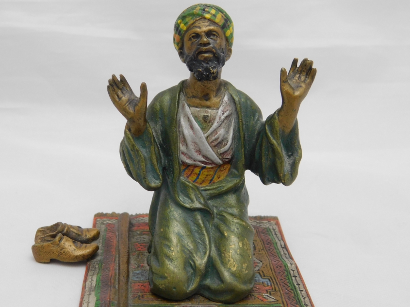 WIENER BRONZE BEDUIN-ARABA BEIM GEBET FRANZ BERGMANN 1900